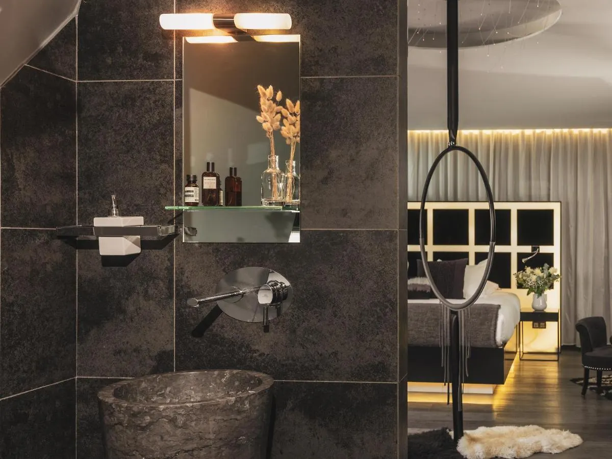 Legend Hotel Paris