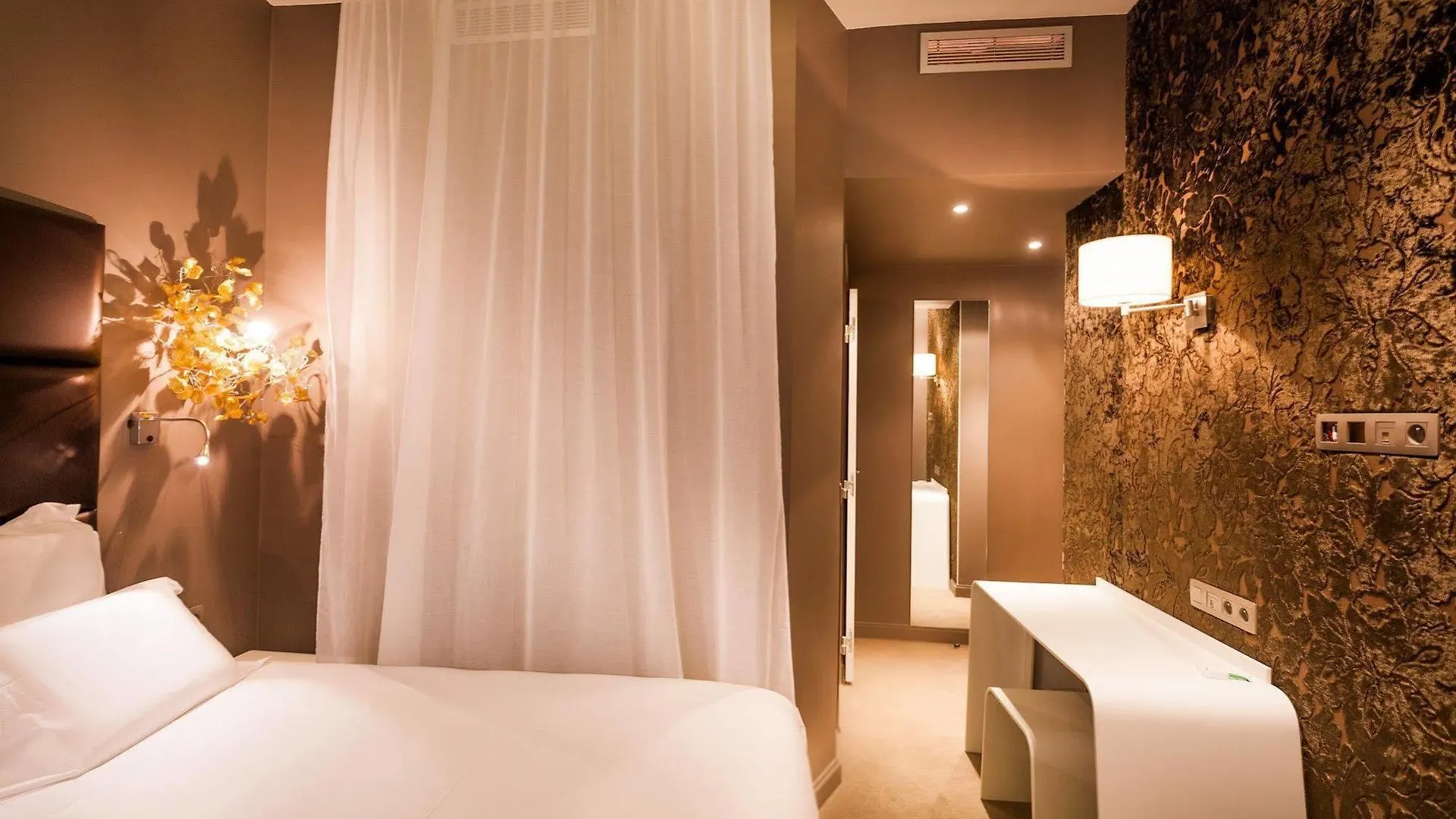 Legend Hotel